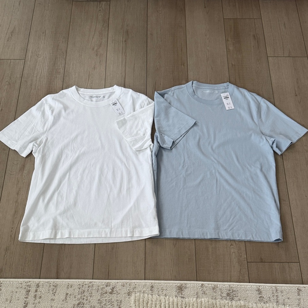 Abercrombie & Fitch men’s Classic tee’s size medium NWT